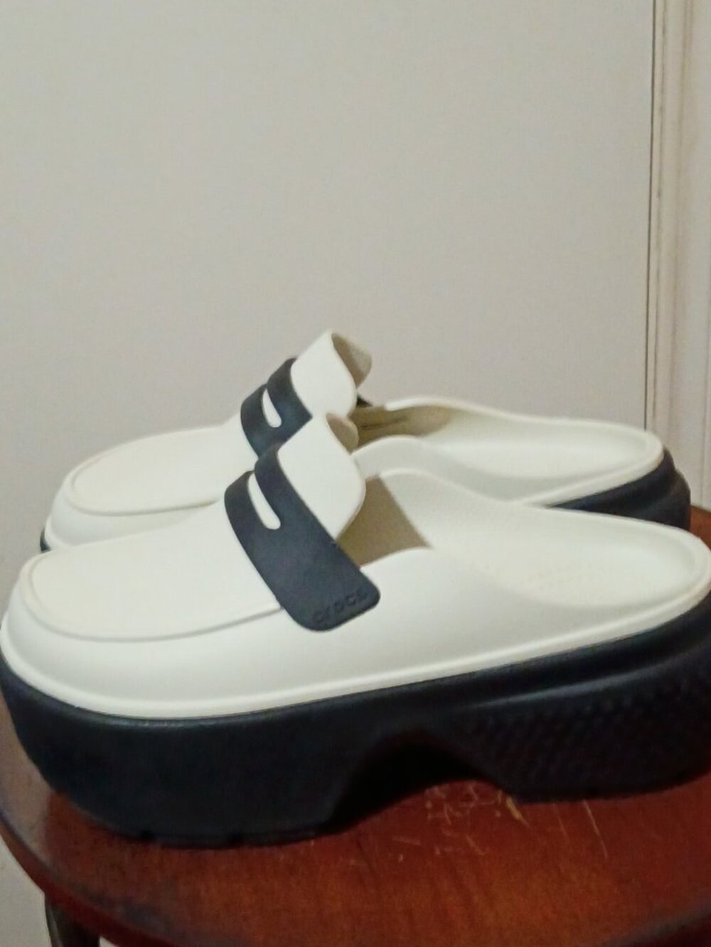 Crocs Stomp Loafer Platform Clogs White Black Women's Size 7 Women's 2099371HR - Picture 9 of 13